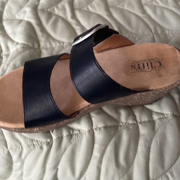 Women’s Size 9 1/2M Black Two-Strap Sandals with cork wedge bottoms - Picture 4 of 11